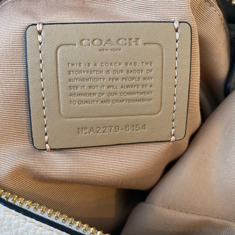 Coach Cream and Black Shoulder Bag - Picture 12 of 16